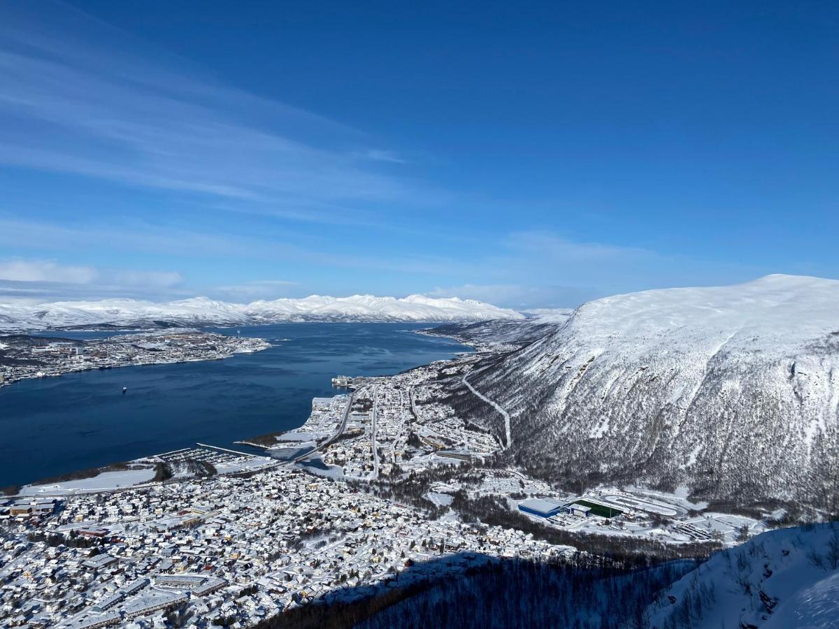 Aurora Apartment Very Close To Cable Car And Sherpatrappa Tromso Exterior photo