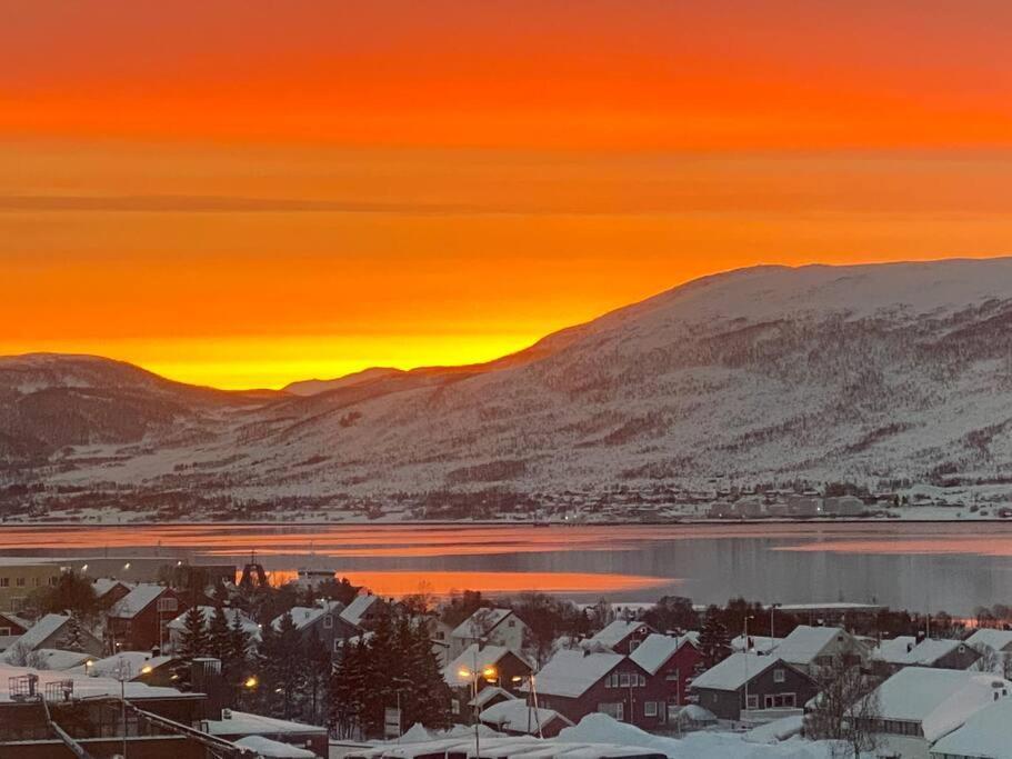 Aurora Apartment Very Close To Cable Car And Sherpatrappa Tromso Exterior photo