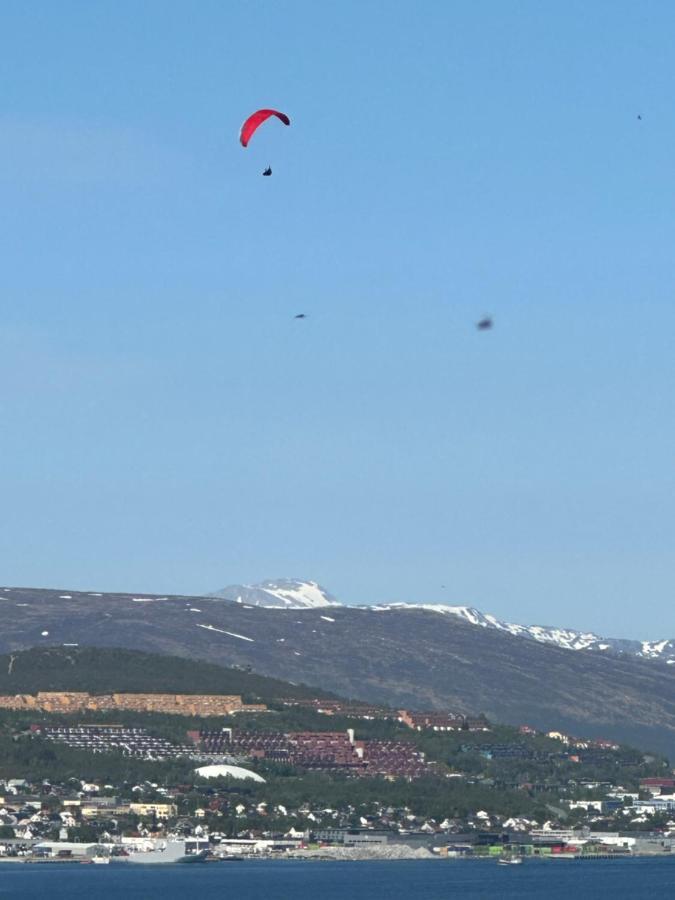 Aurora Apartment Very Close To Cable Car And Sherpatrappa Tromso Exterior photo